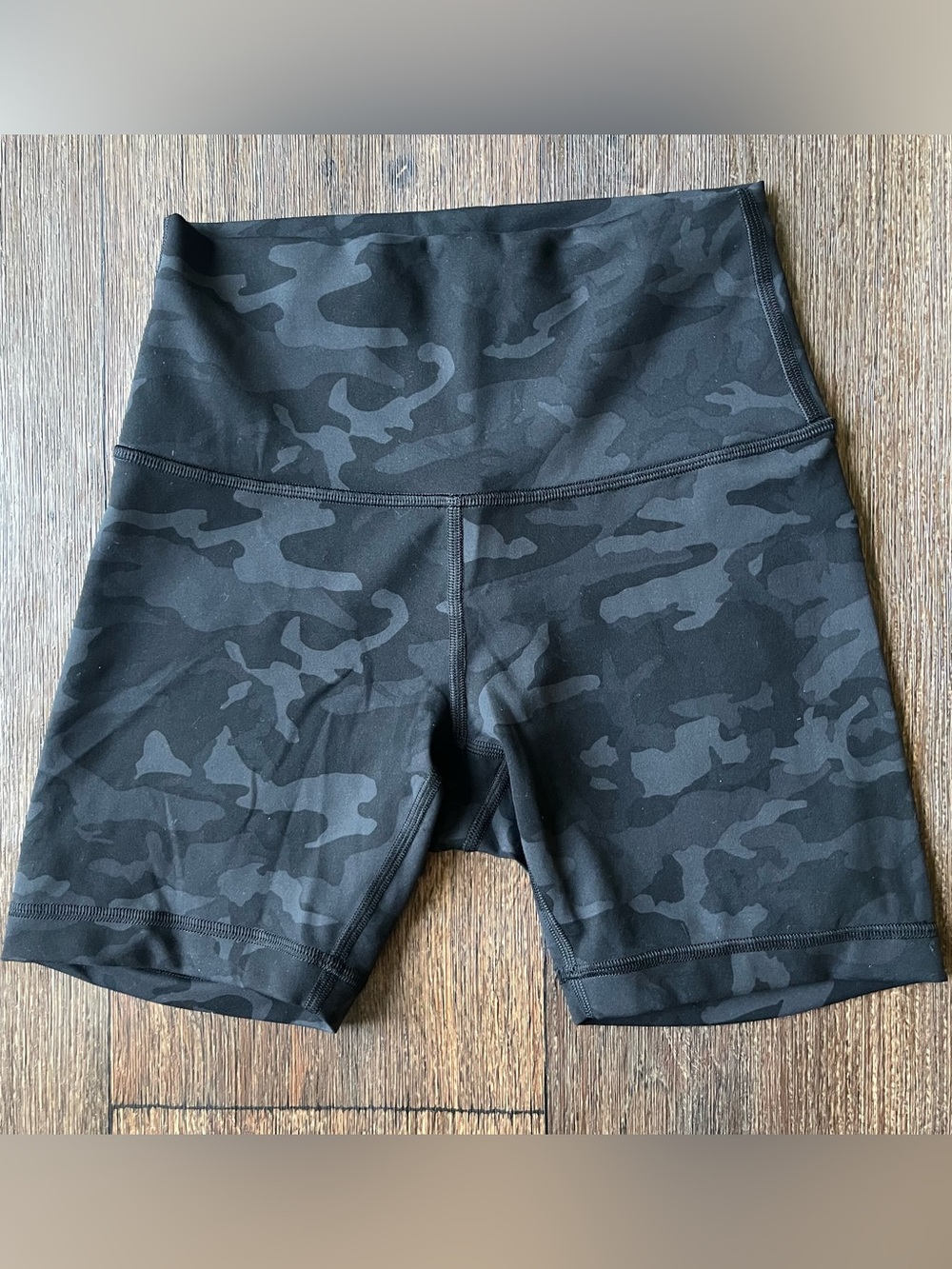 Lululemon Athletica Wunder train HR 6” bike shorts heritage 365 camo Sz 4 W7BEW